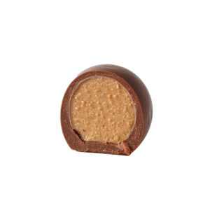 Fyldt mælke chokolade kugle med marcipan